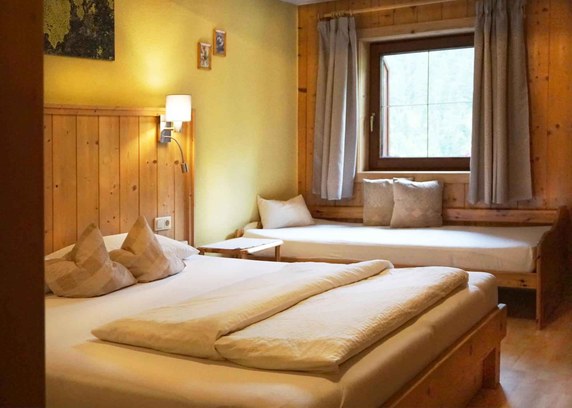 Der Ortnerhof - Hotel & Reiterhof Pragraten Ruang foto